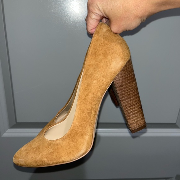 BCBGeneration Shoes - BCBG Generation Womens Sz 7.5 Brown Camel Carmel Suede Stacked Heel Pumps